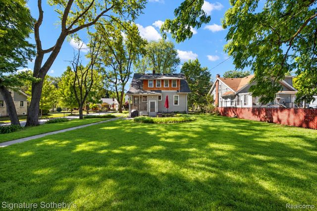 233 E Farnum Avenue, Royal Oak, MI 48067