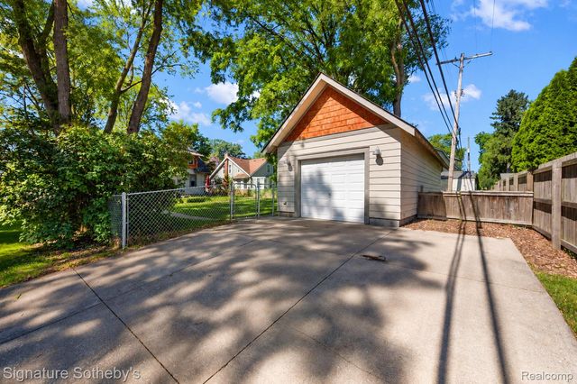 233 E Farnum Avenue, Royal Oak, MI 48067