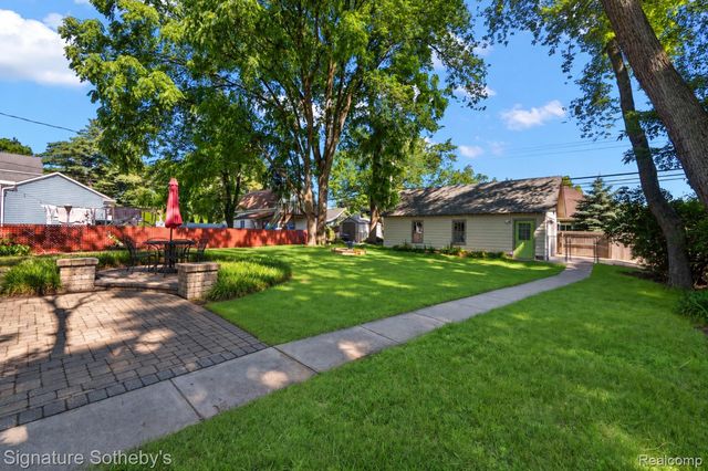 233 E Farnum Avenue, Royal Oak, MI 48067