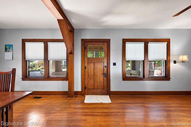 233 E Farnum Avenue, Royal Oak, MI 48067