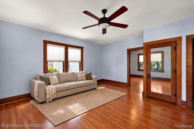 233 E Farnum Avenue, Royal Oak, MI 48067