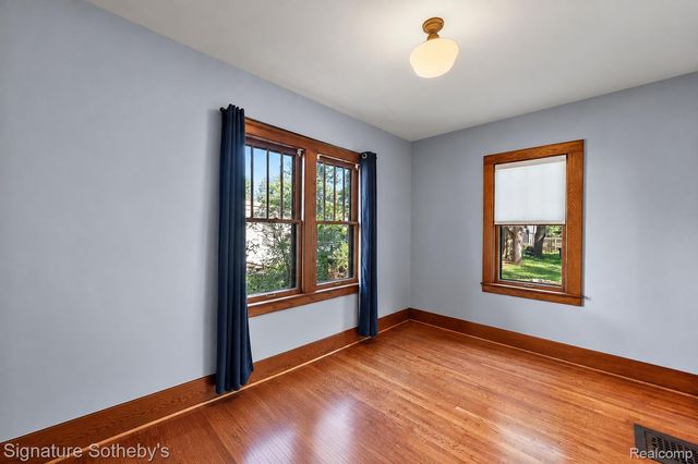 233 E Farnum Avenue, Royal Oak, MI 48067
