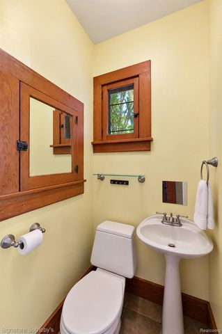 233 E Farnum Avenue, Royal Oak, MI 48067