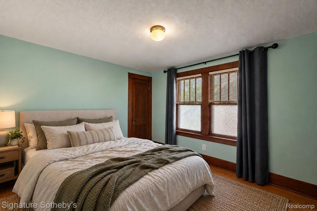 233 E Farnum Avenue, Royal Oak, MI 48067