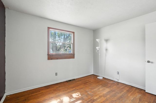 3701 Christie Road W, Columbus, OH 43207