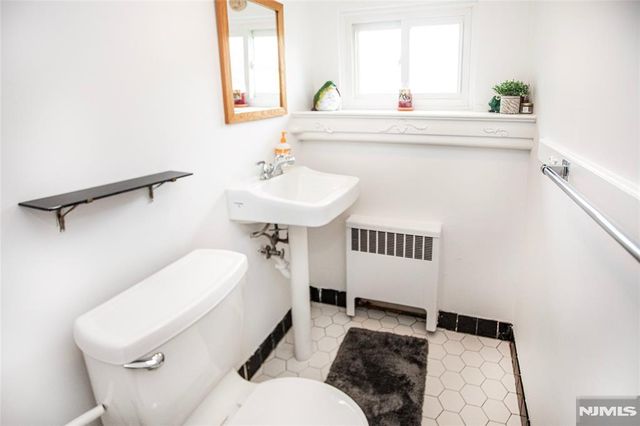 560 Boulevard, New Milford, NJ 07646