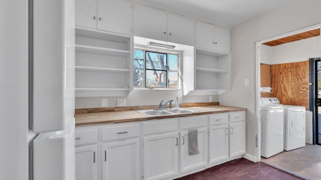 205 Harvard Drive SE, Albuquerque, NM 87106