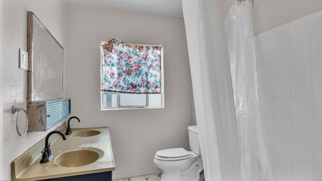 205 Harvard Drive SE, Albuquerque, NM 87106