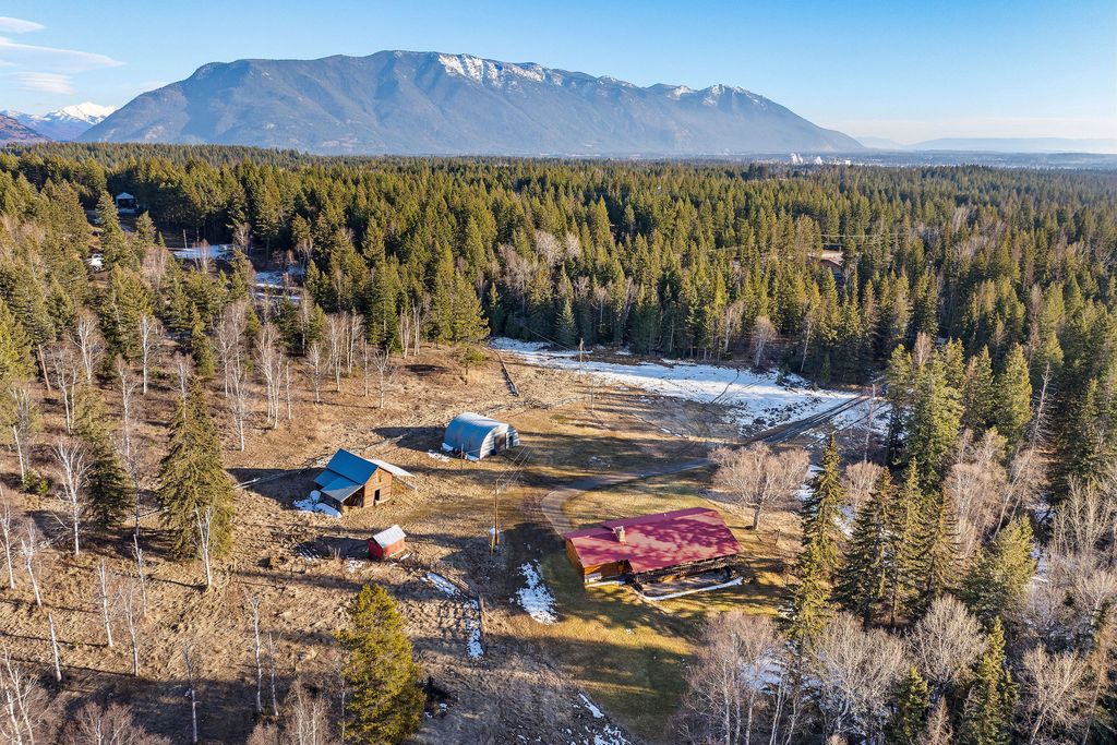 2035 Tamarack Lane, Columbia Falls, MT 59912 photo 2