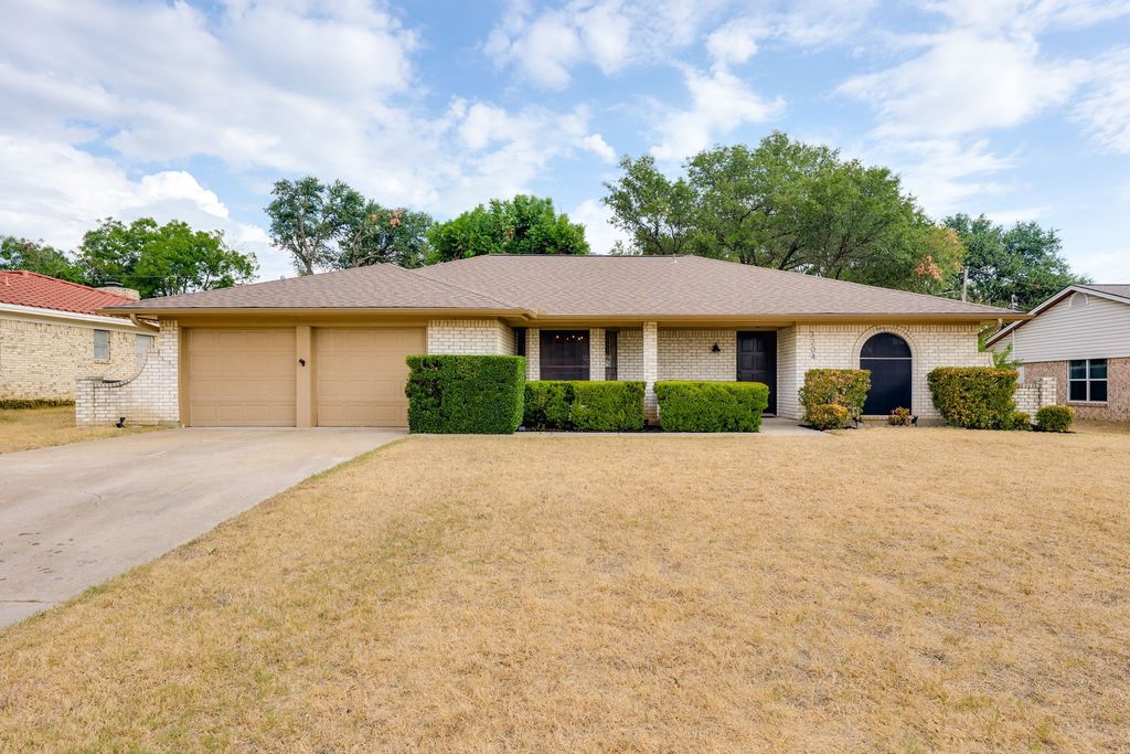 3204 Ashford Avenue, Fort Worth, TX 76133 — exterior