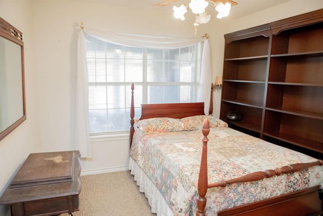 20035 County Road 4114, Lindale, TX 75771
