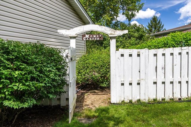 235 Indianwood Lane, West Chicago, IL 60185