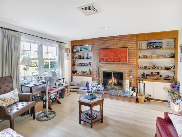 89 North Court, Tiverton, RI 02878