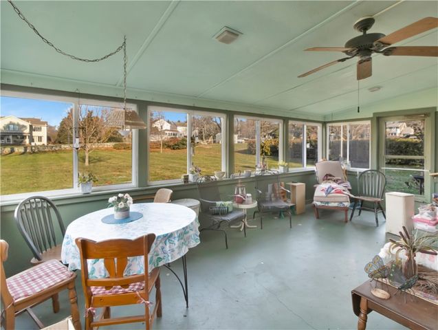 89 North Court, Tiverton, RI 02878