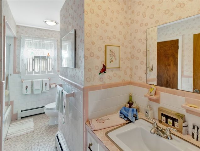 89 North Court, Tiverton, RI 02878