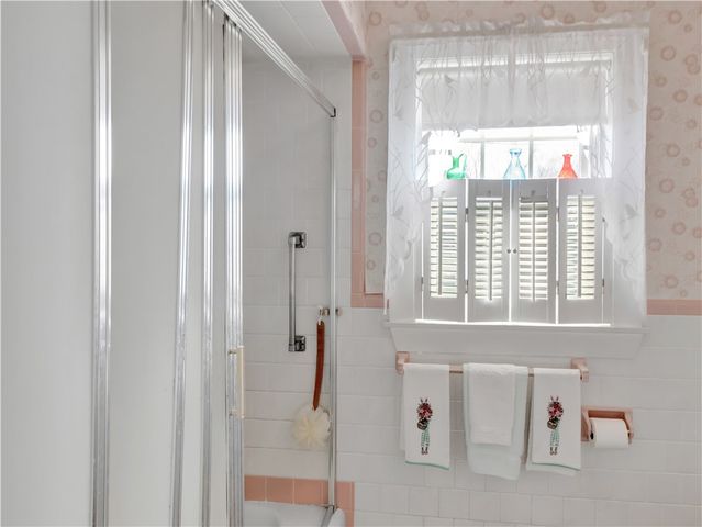 89 North Court, Tiverton, RI 02878