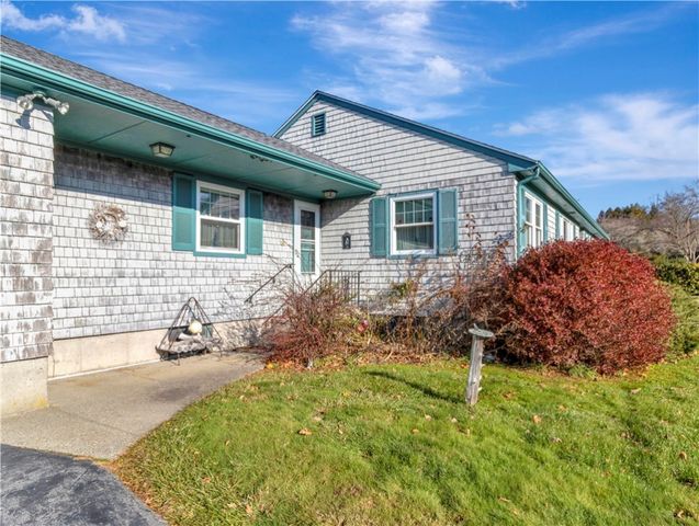 89 North Court, Tiverton, RI 02878