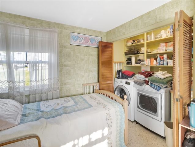 89 North Court, Tiverton, RI 02878