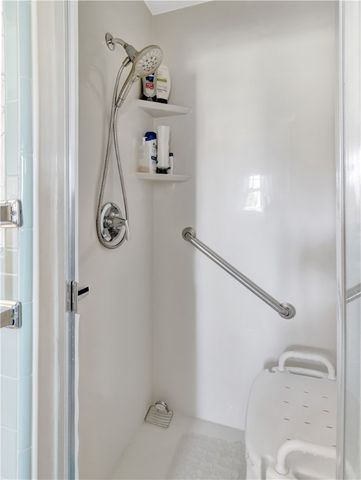 89 North Court, Tiverton, RI 02878