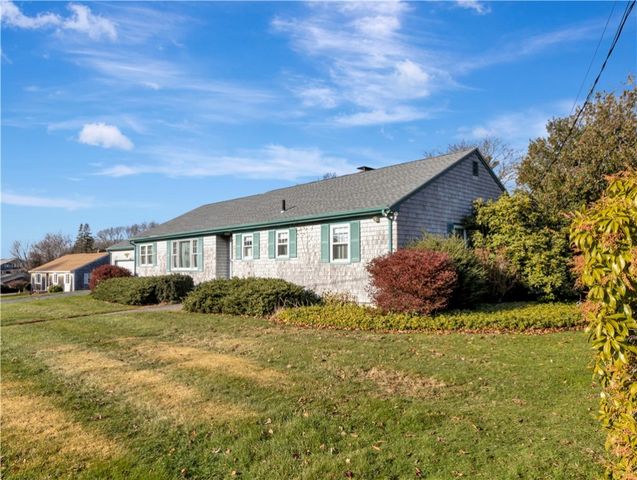 89 North Court, Tiverton, RI 02878
