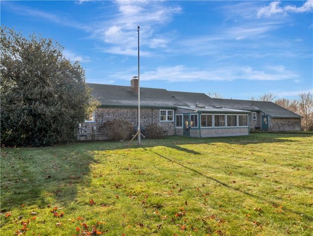 89 North Court, Tiverton, RI 02878