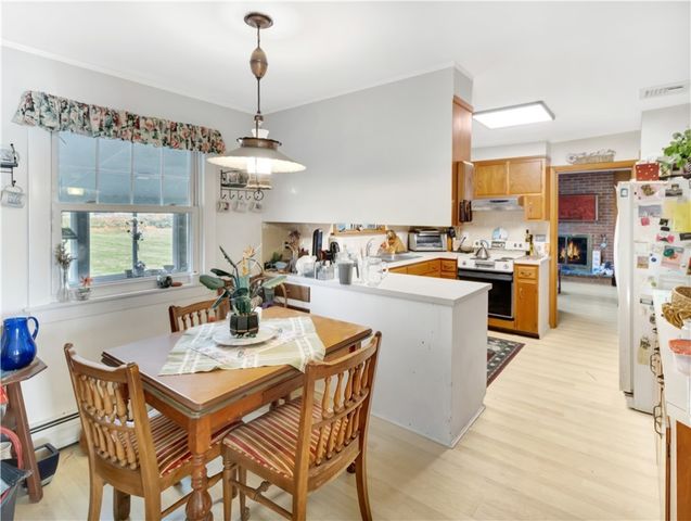 89 North Court, Tiverton, RI 02878