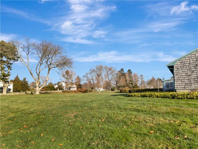 89 North Court, Tiverton, RI 02878