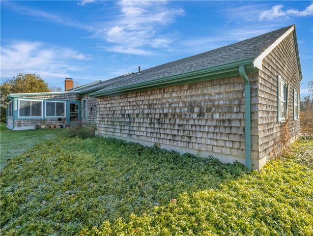 89 North Court, Tiverton, RI 02878