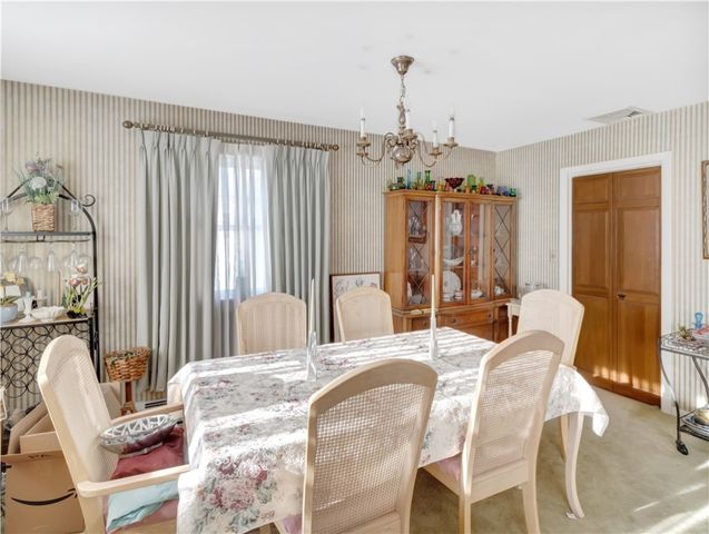 89 North Court, Tiverton, RI 02878