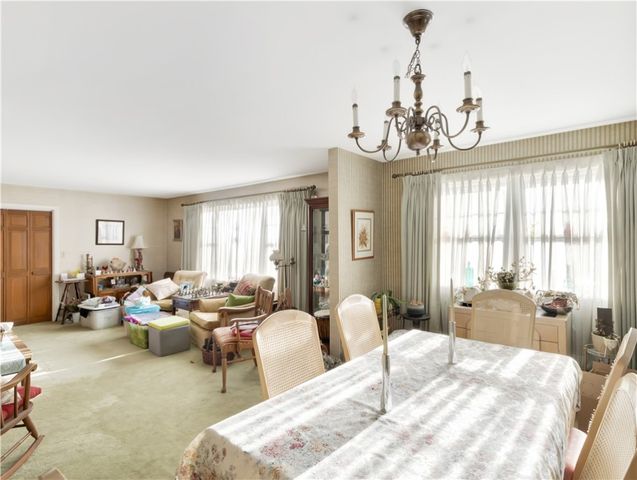 89 North Court, Tiverton, RI 02878