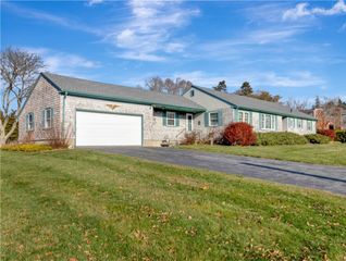 89 North Court, Tiverton, RI 02878