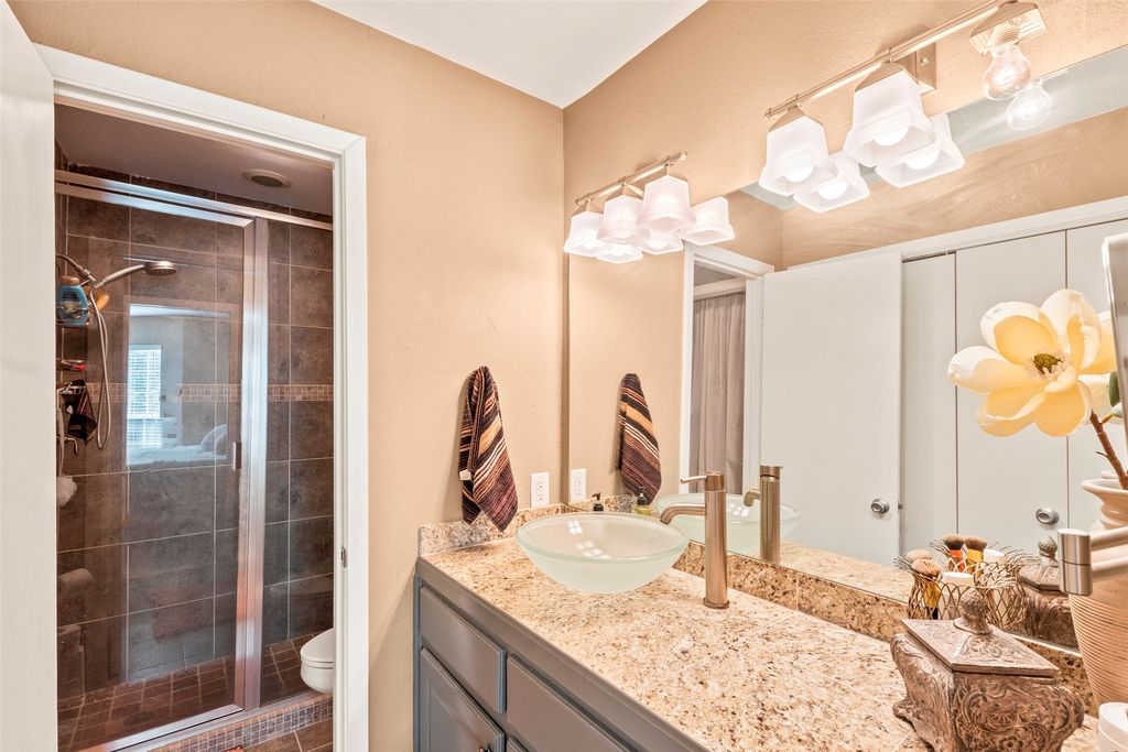 160 Peninsula Point Terrace 2, Mabank, TX 75156