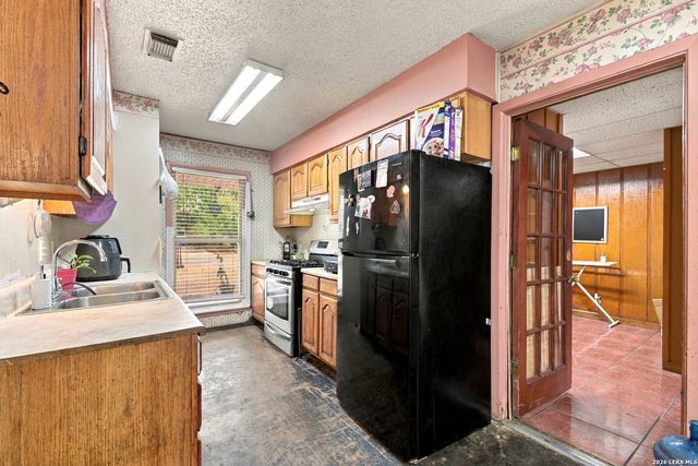 1563 Beverly Ann St, San Antonio, TX 78224