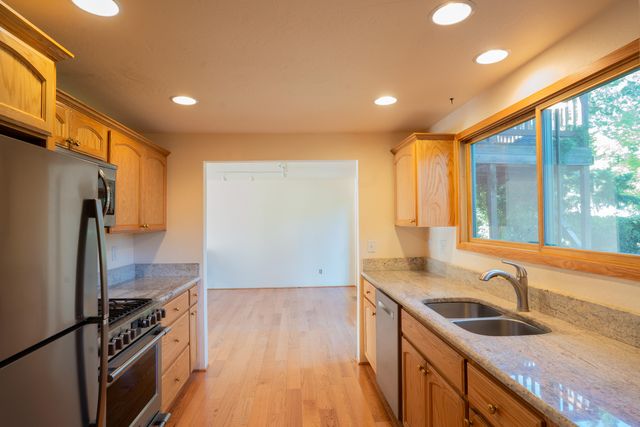 1277 Gardendale Avenue, Medford, OR 97504