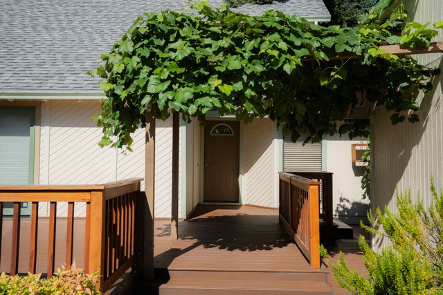 1277 Gardendale Avenue, Medford, OR 97504