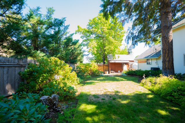 1277 Gardendale Avenue, Medford, OR 97504