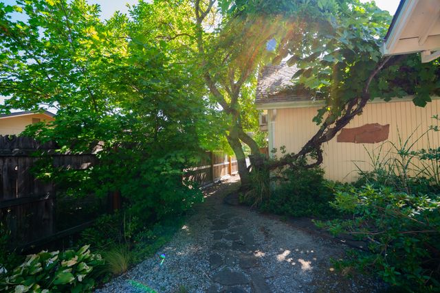 1277 Gardendale Avenue, Medford, OR 97504