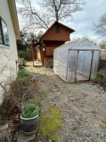 1277 Gardendale Avenue, Medford, OR 97504