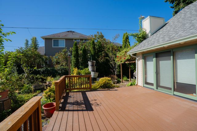 1277 Gardendale Avenue, Medford, OR 97504