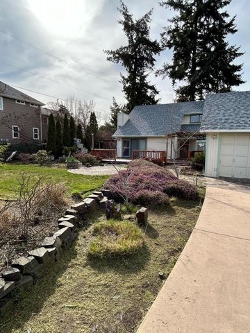 1277 Gardendale Avenue, Medford, OR 97504