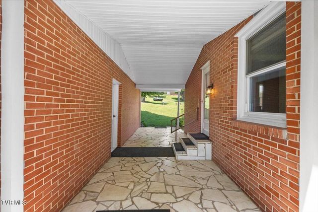 2218 North Greenwood Drive, Johnson City, TN 37604