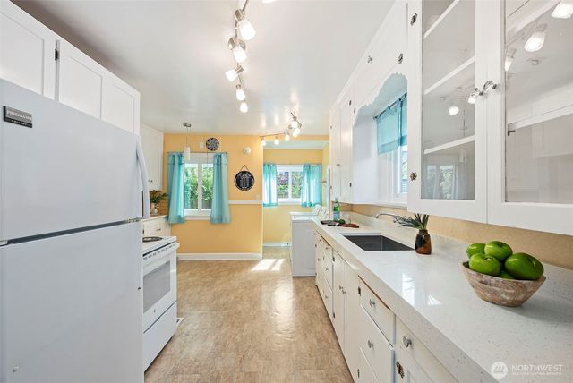 1120 N Montgomery Avenue, Bremerton, WA 98312