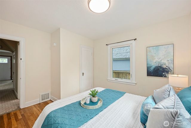 1120 N Montgomery Avenue, Bremerton, WA 98312