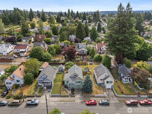 1120 N Montgomery Avenue, Bremerton, WA 98312