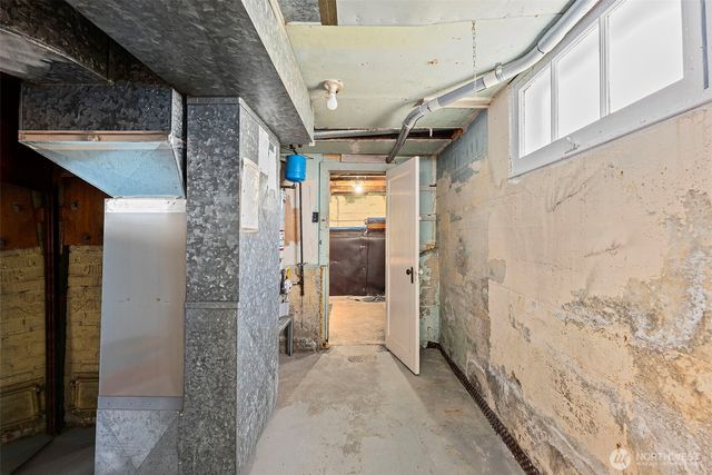 1120 N Montgomery Avenue, Bremerton, WA 98312