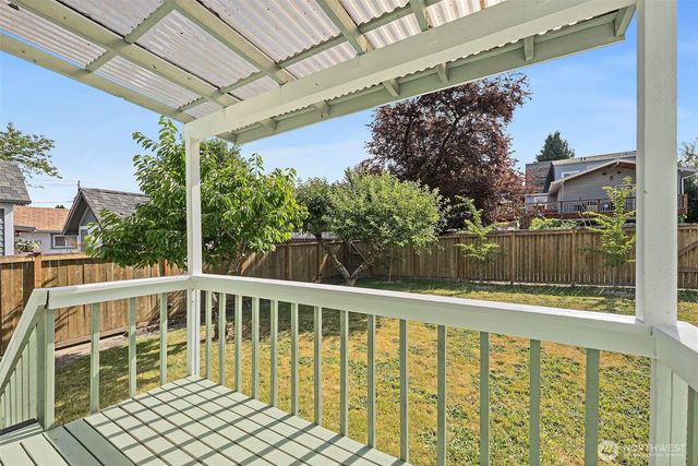 1120 N Montgomery Avenue, Bremerton, WA 98312