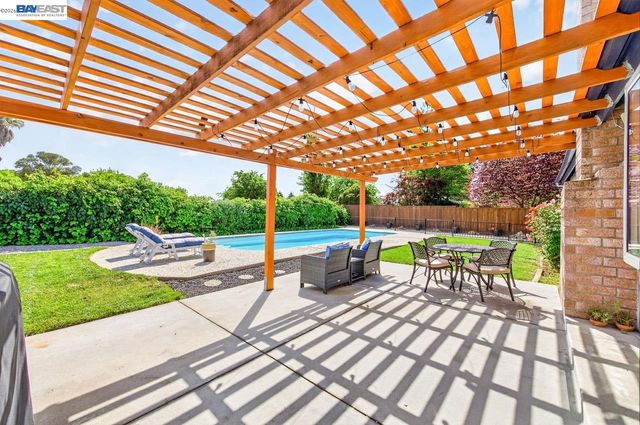 5549 Bridgeport Cir., Livermore, CA 94551