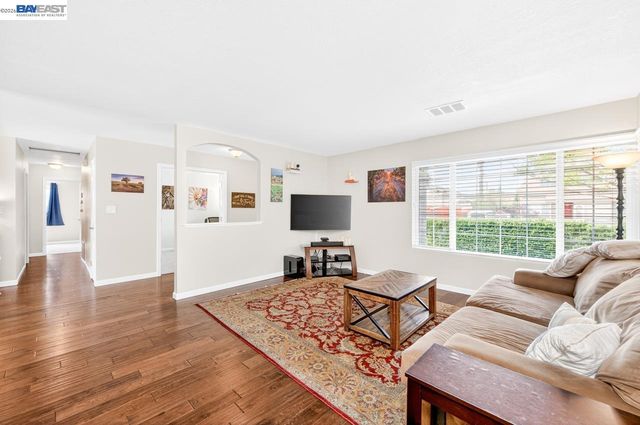 5549 Bridgeport Cir., Livermore, CA 94551