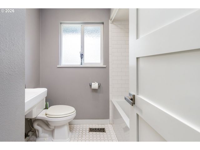 16425 Se STERLING Cir, Milwaukie, OR 97267