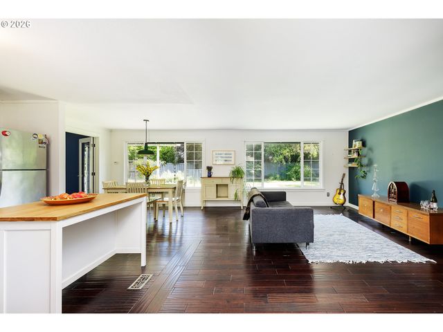 16425 Se STERLING Cir, Milwaukie, OR 97267